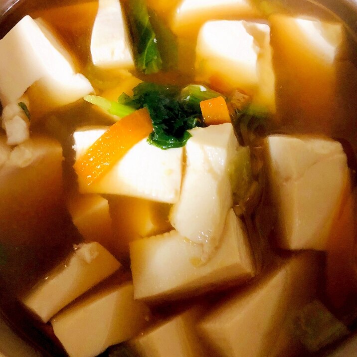 豆腐と人参と小松菜の味噌汁